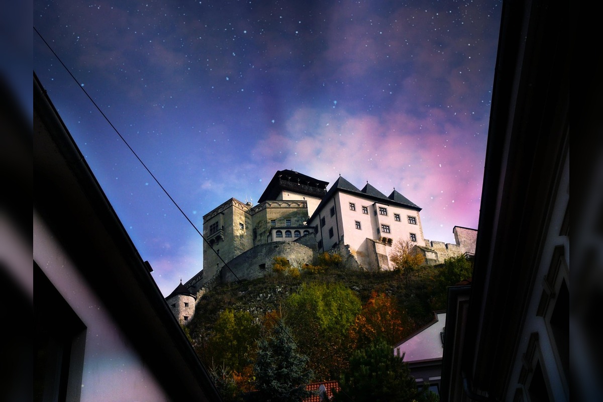FOTO: Trenčiansky hrad opäť organizuje obľúbené nočné prehliadky , foto 5