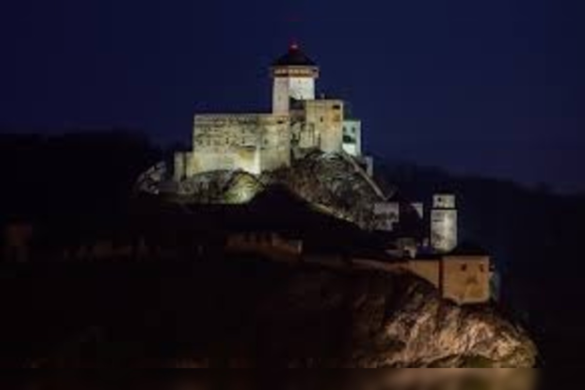 FOTO: Trenčiansky hrad opäť organizuje obľúbené nočné prehliadky , foto 6
