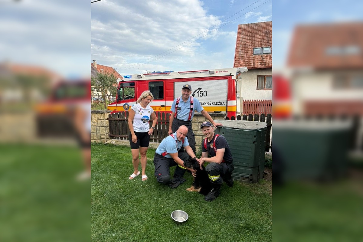 FOTO: Dramatické chvíle v Bánovciach, šteniatku museli pomôcť hasiči, foto 1