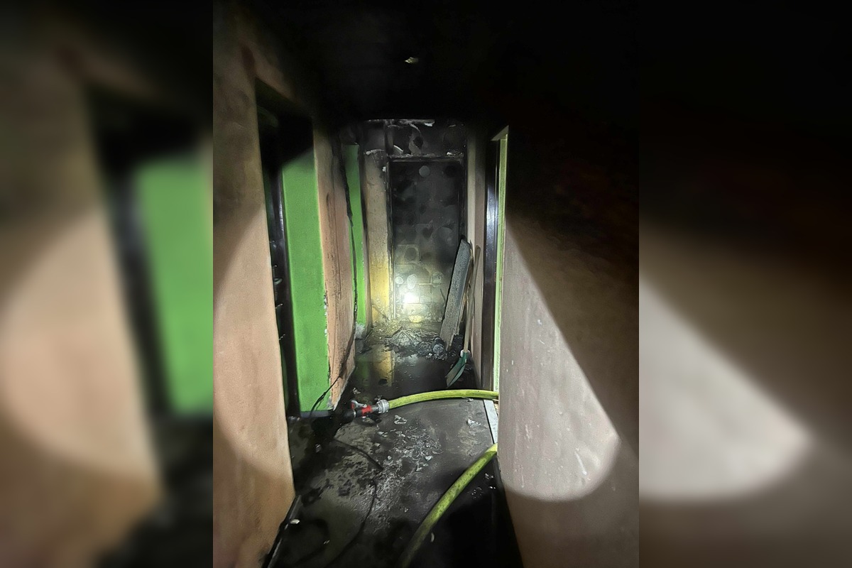 FOTO: Na štadióne v Pravenci horeli šatne, hráči sa museli prezliekať v susednej obci, foto 4