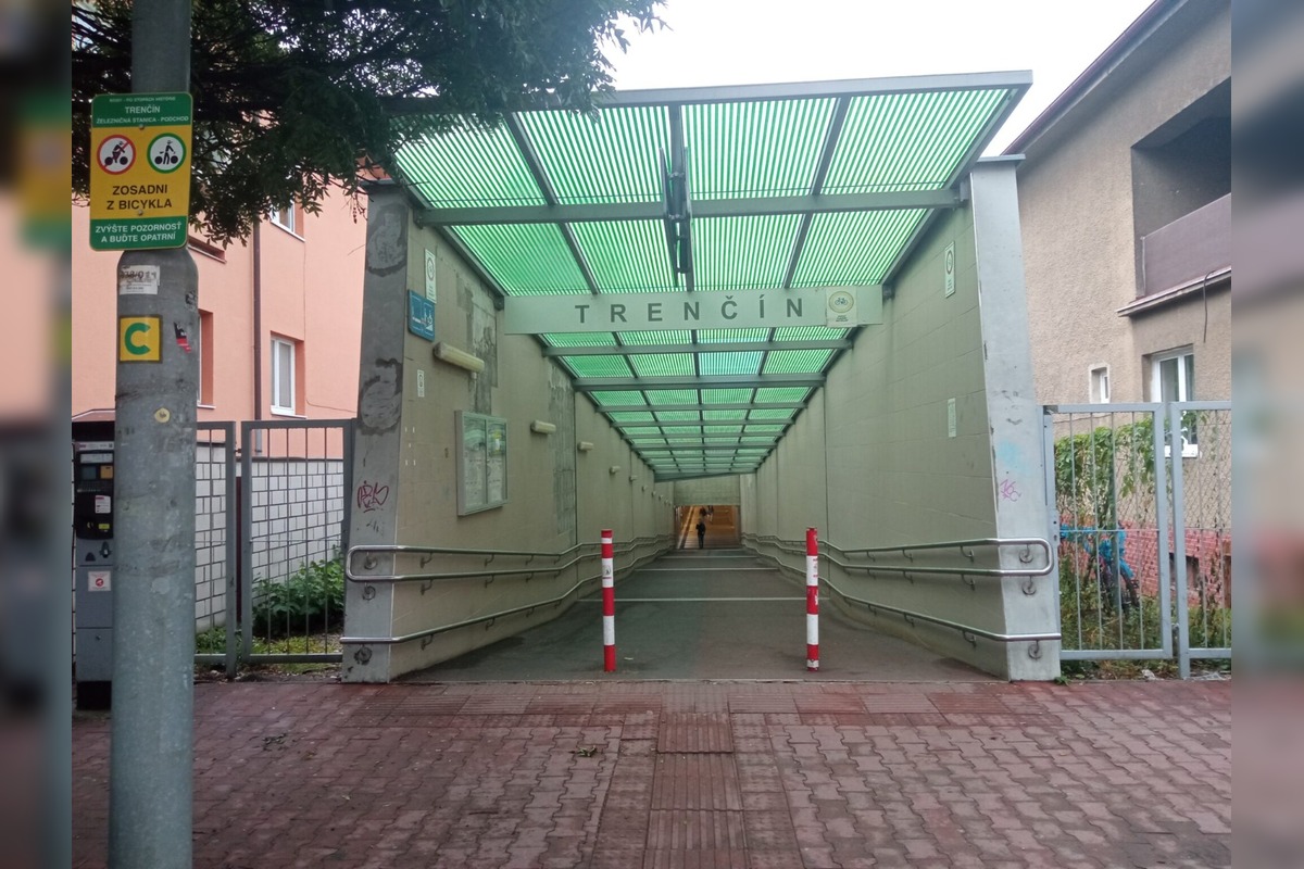 FOTO: Trenčín opravuje „začarovaný“ železničný podchod, dokončiť ho chcú do septembra, foto 4