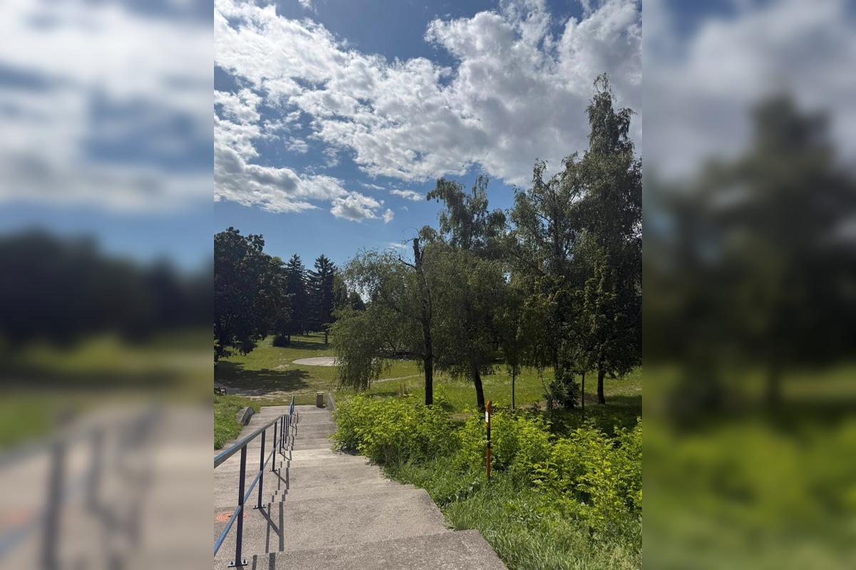 FOTO: V Bánovciach menia mestský park na modernú oázu oddychu. Pribudnú jazierka, stromy aj nový amfiteáter, foto 1