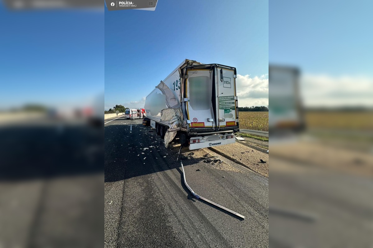 FOTO: Ranná zrážka troch kamiónov na diaľnici D1 v smere z Piešťan do Trenčína, foto 2