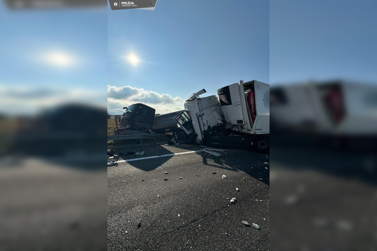 FOTO: Ranná zrážka troch kamiónov na diaľnici D1 v smere z Piešťan do Trenčína, foto 3