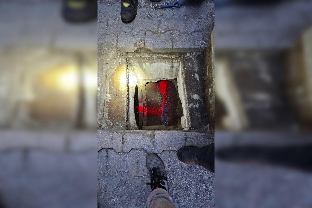 FOTO: Z čírej vody krvavo červená, v Čereňanoch riešili nezvyčajné znečistenie potoka, foto 2