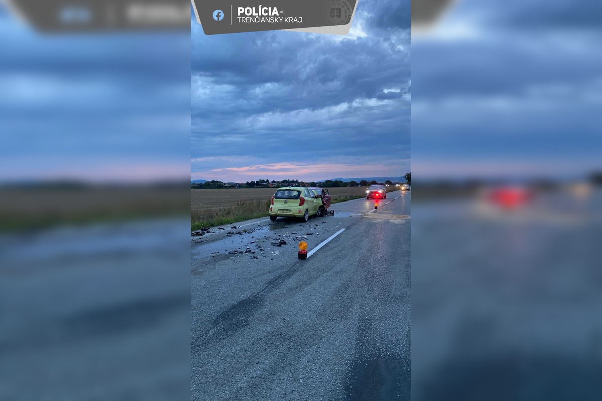 FOTO: V Dubnici nad Váhom sa čelne zrazili dve autá, vodičku previezli vrtuľníkom do nemocnice, foto 3