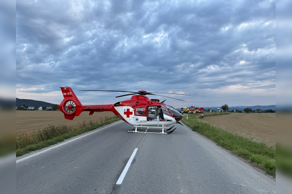 FOTO: V Dubnici nad Váhom sa čelne zrazili dve autá, vodičku previezli vrtuľníkom do nemocnice, foto 6