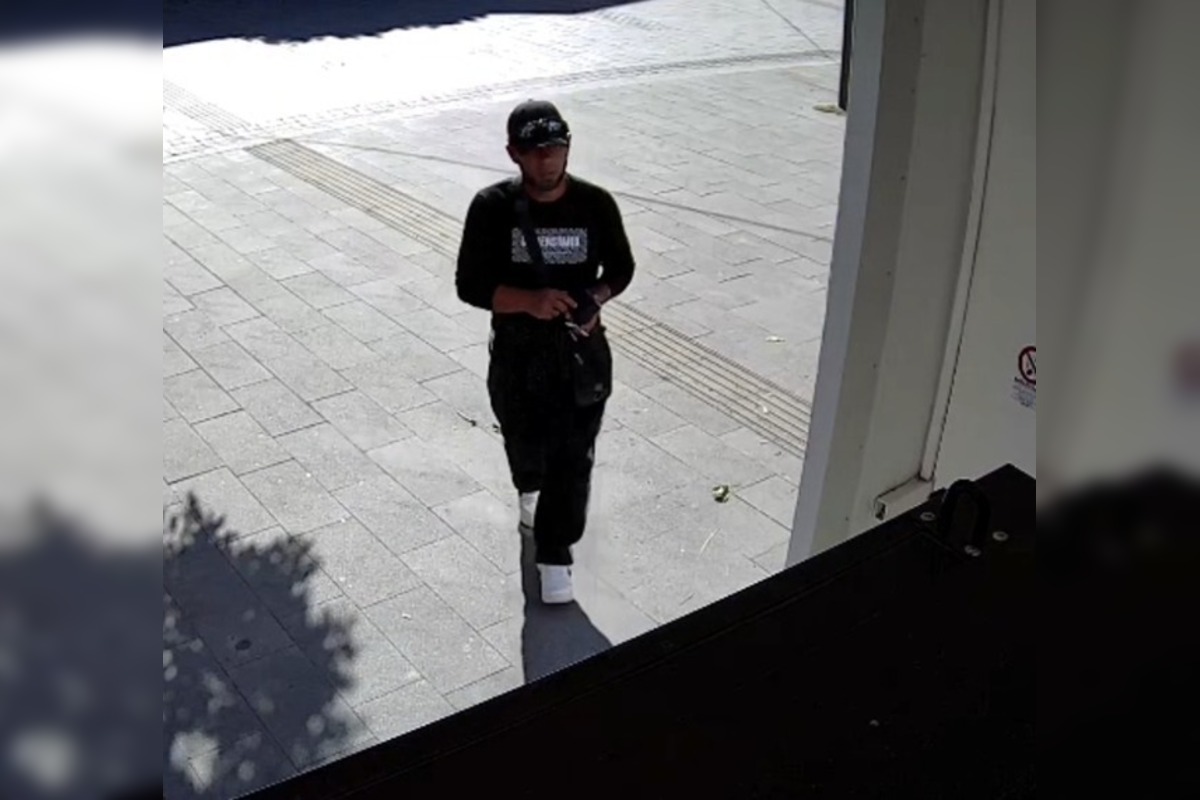 FOTO: Polícia v Púchove hľadá muža zachyteného na fotografiách, o pomoc žiada verejnosť, foto 1