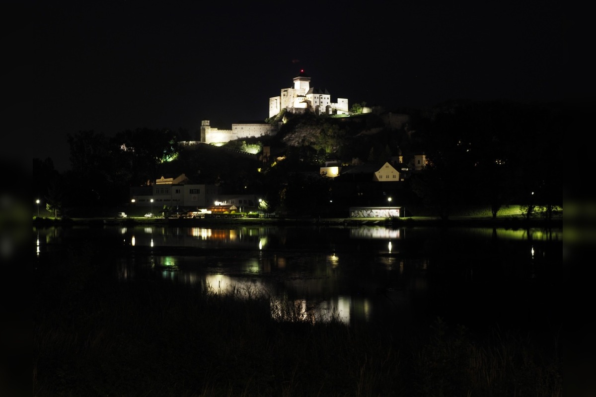 FOTO: Krvavý supermesiac rozžiaril oblohu nad Trenčianskym krajom, takto ho zachytili obyvatelia. Stihli ste ho aj vy?, foto 6