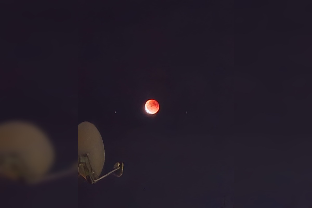 FOTO: Krvavý supermesiac rozžiaril oblohu nad Trenčianskym krajom, takto ho zachytili obyvatelia. Stihli ste ho aj vy?, foto 12
