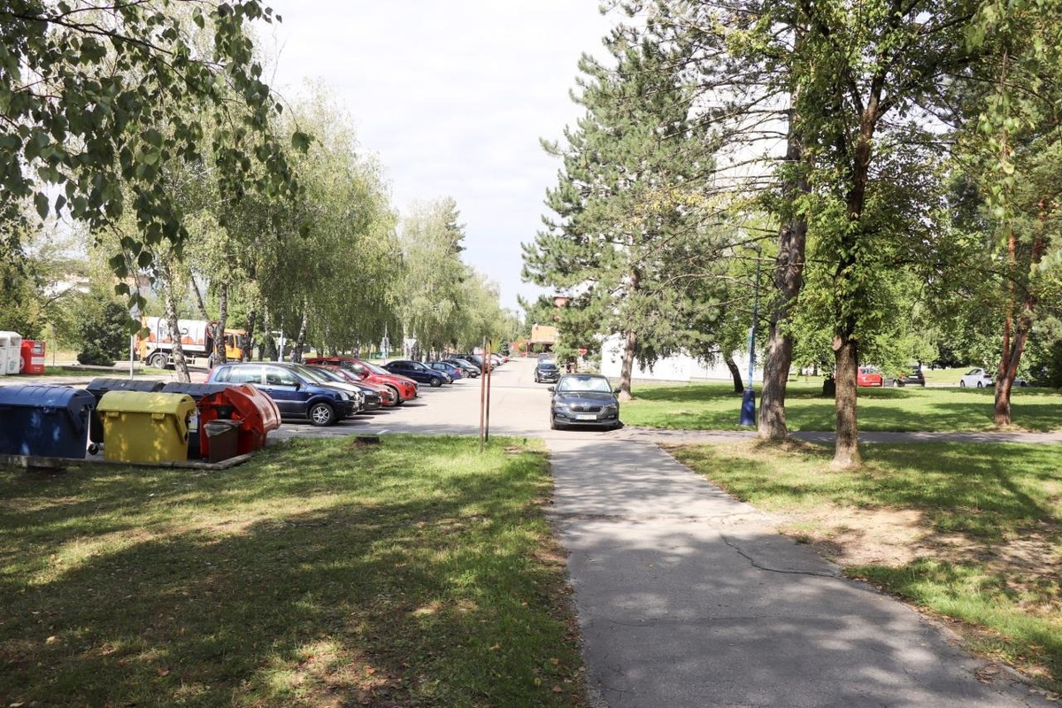 FOTO: Rekonštrukcia na sídlisku Pod hájom v Dubnici nad Váhom odštartovala, foto 5