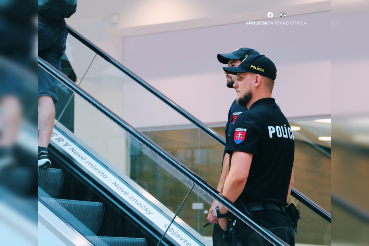 FOTO: Policajti v Trenčianskom kraji chytali zlodejov priamo v obchodoch, foto 10