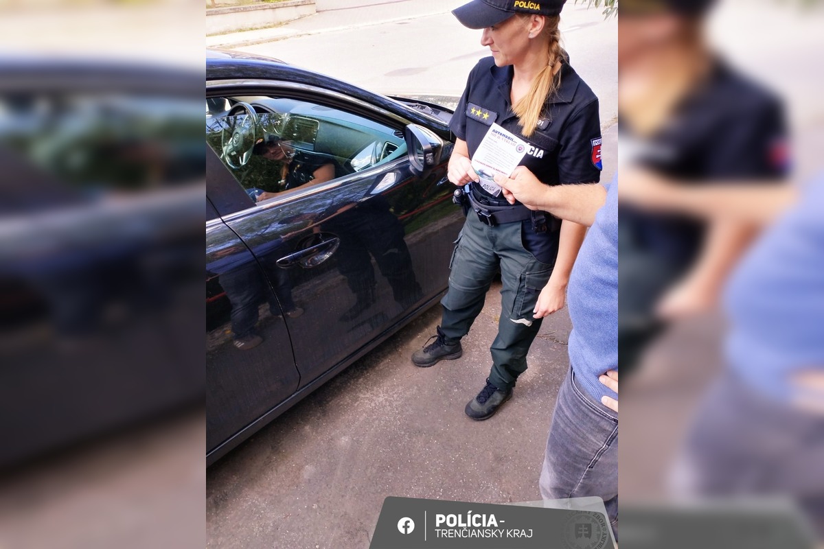 FOTO: Policajti v Lazoch pod Makytou rozdávali pokuty aj napomenutia, všetci vodiči fúkali čisto, foto 1