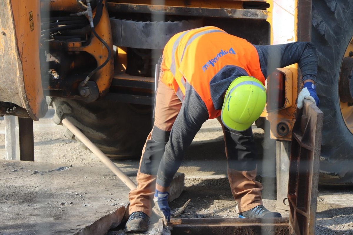 FOTO: Námestie Alexandra Dubčeka v Dubnici sa revitalizuje. Menej betónu, viac zelene a nové priestory pre ľudí, foto 13