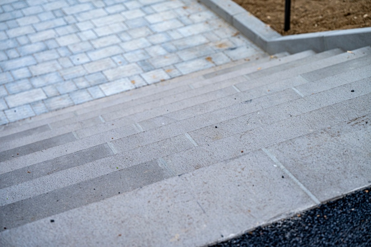 FOTO: Klčové v Novom Meste nad Váhom dostalo nové schody, obyvatelia sa tešia, ale poukazujú na nedostatky, foto 2