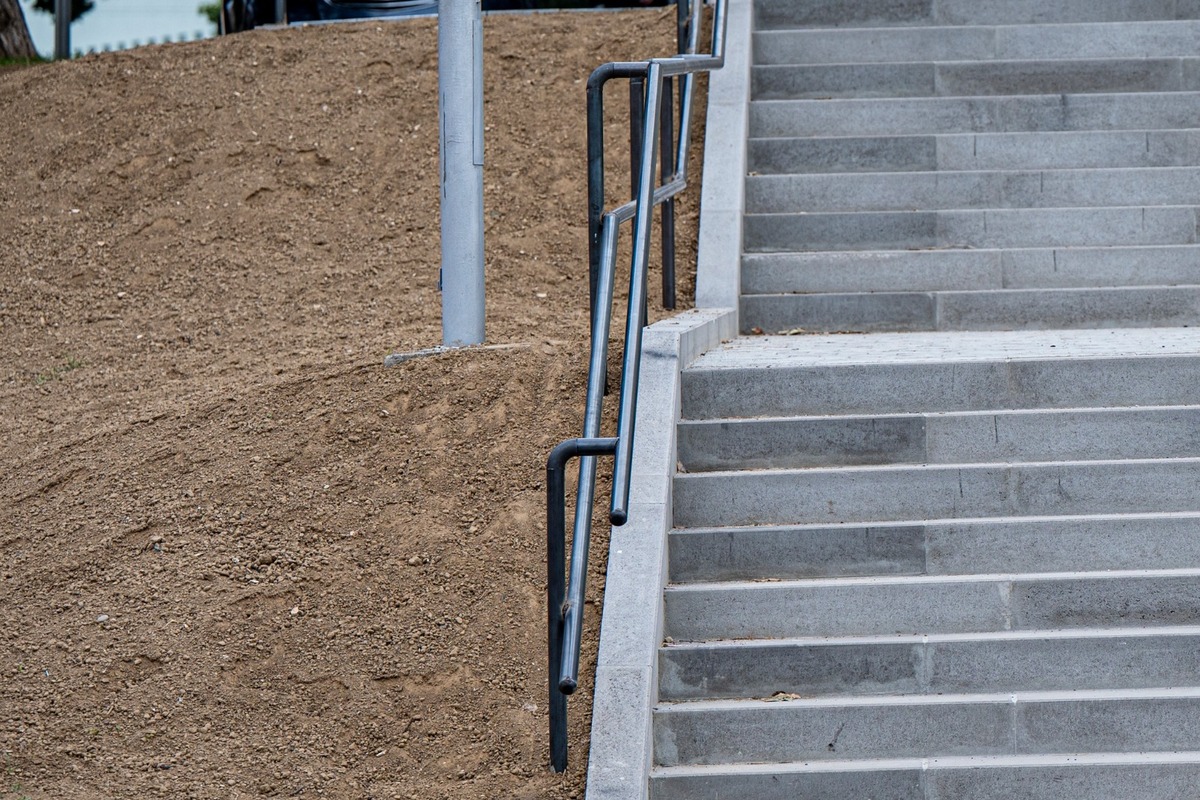 FOTO: Klčové v Novom Meste nad Váhom dostalo nové schody, obyvatelia sa tešia, ale poukazujú na nedostatky, foto 7