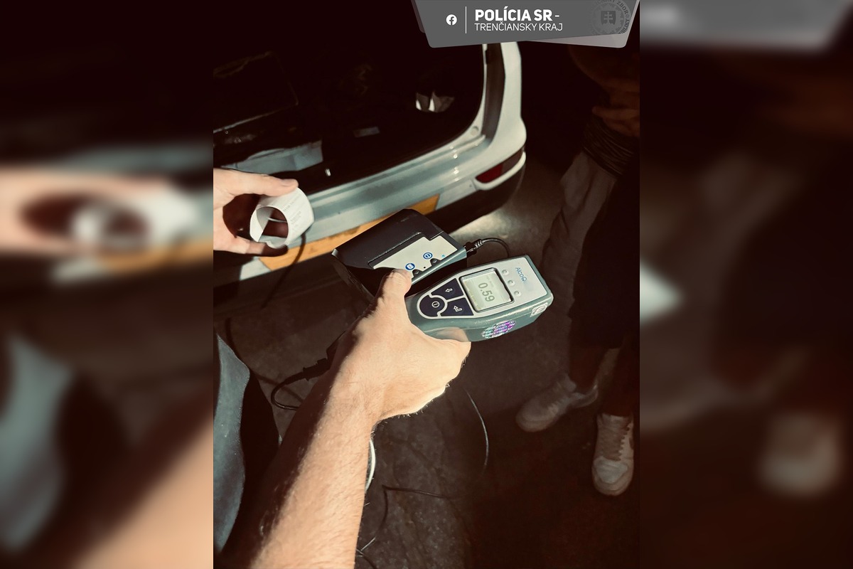 FOTO: Polícia v okrese Bánovce nad Bebravou preverila takmer 400 ľudí, riešila aj prípad záchrany života, foto 4