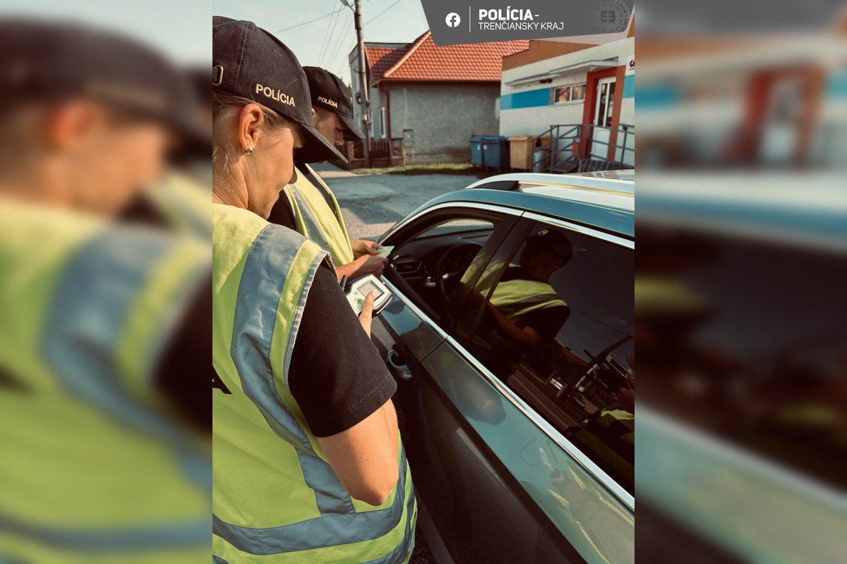 FOTO: Polícia v okrese Bánovce nad Bebravou preverila takmer 400 ľudí, riešila aj prípad záchrany života, foto 7