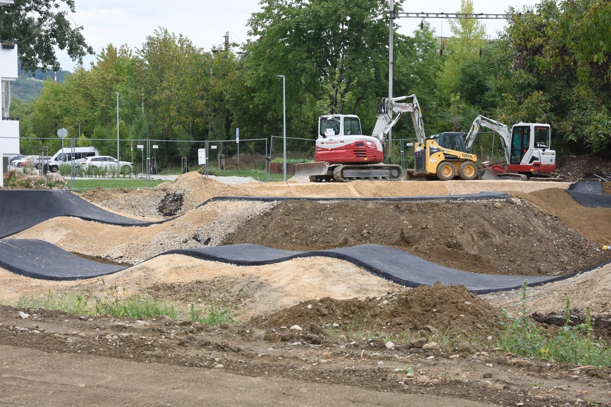 FOTO: Zlatovce v Trenčíne získajú modernú dráhu pre cyklistov a deti, mesto stavia pumptrack, foto 2