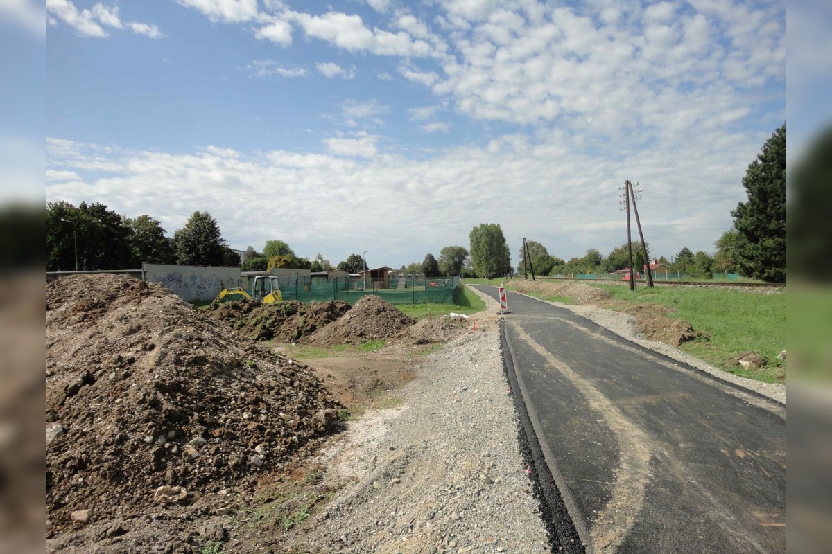 FOTO: V Partizánskom pokračuje výstavba cyklotrasy, obyvatelia sa v názoroch rozchádzajú, foto 3