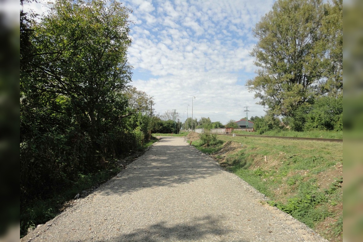 FOTO: V Partizánskom pokračuje výstavba cyklotrasy, obyvatelia sa v názoroch rozchádzajú, foto 4