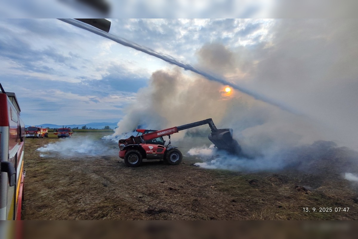 FOTO: Stohy slamy a horiaci stroj. Pobedimskí hasiči opäť predviedli rýchlu reakciu, foto 5