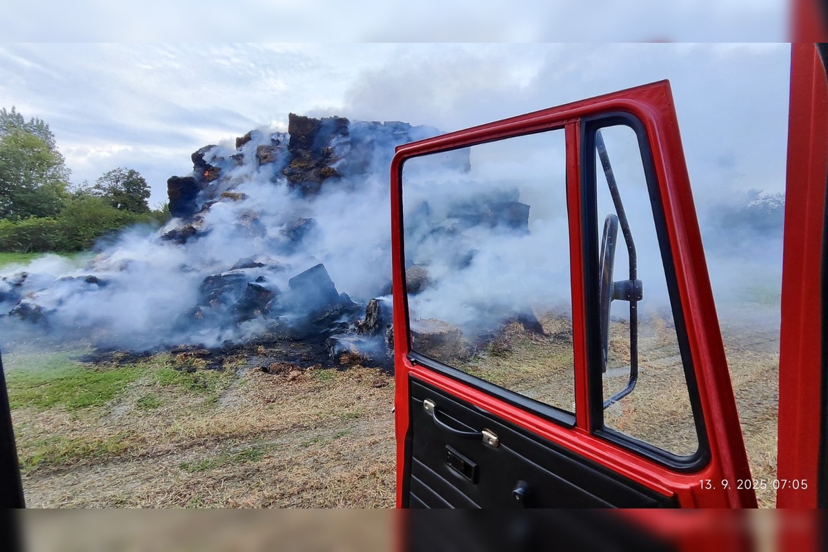 FOTO: Stohy slamy a horiaci stroj. Pobedimskí hasiči opäť predviedli rýchlu reakciu, foto 7