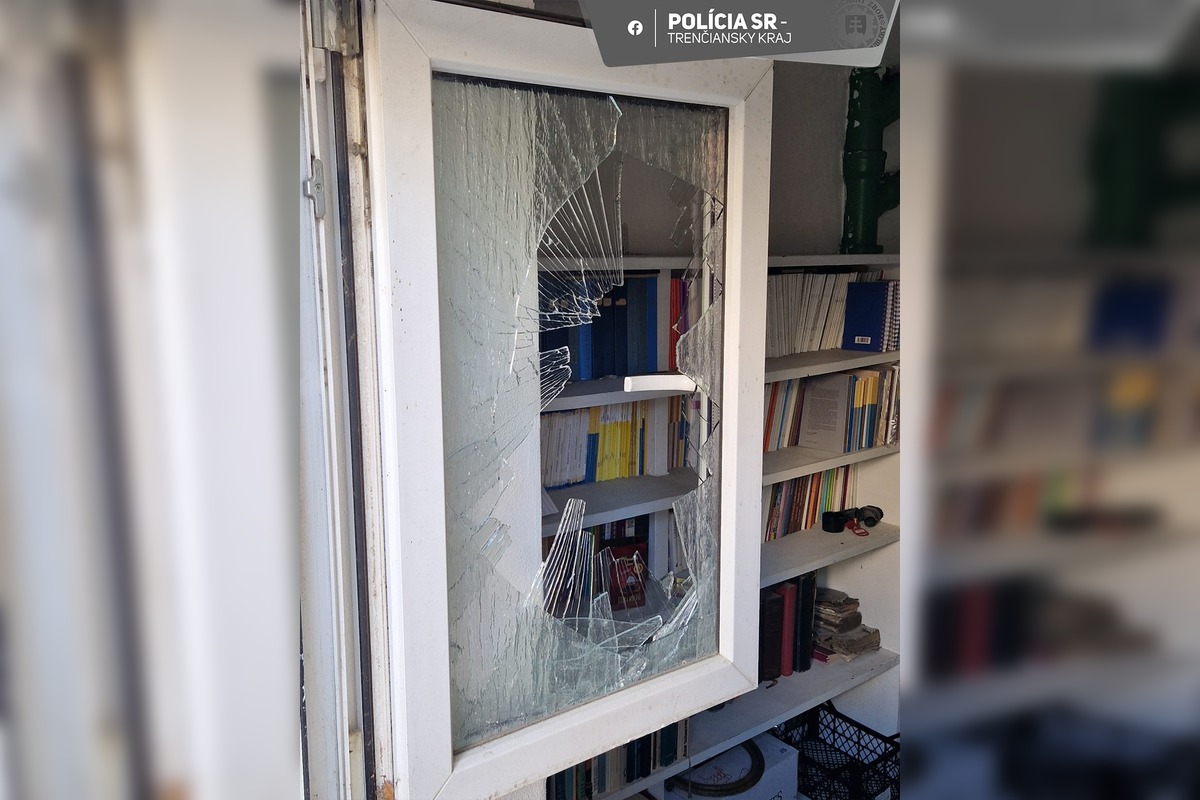 FOTO: Z farského úradu v Hornej Strede zmizli peniaze a šperky, polícia pátra po páchateľovi, foto 1