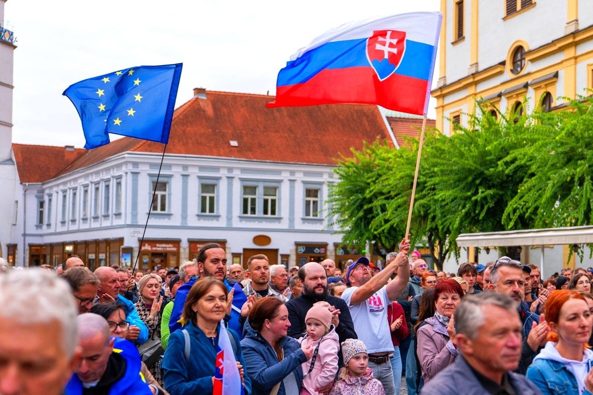 FOTO: Na Námestí v Trenčíne, Považskej Bystrici a na Myjave sa protestovalo , foto 1