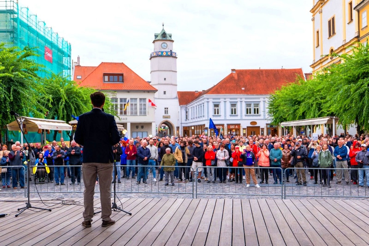 FOTO: Na Námestí v Trenčíne, Považskej Bystrici a na Myjave sa protestovalo , foto 2