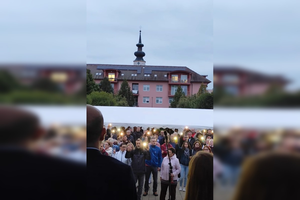 FOTO: Na Námestí v Trenčíne, Považskej Bystrici a na Myjave sa protestovalo , foto 7