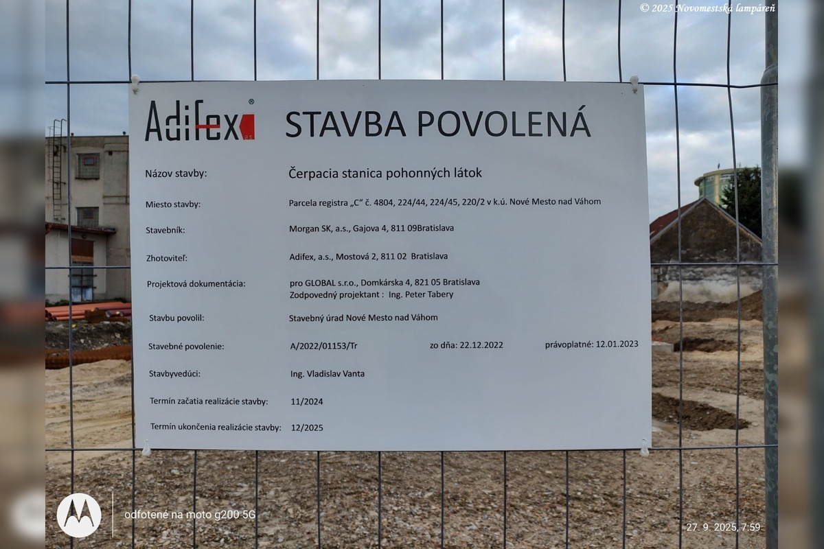 FOTO: Na Malinovského ulici v Novom Meste nad Váhom vyrastá nová čerpacia stanica, miestni diskutujú o jej zmysle, foto 2