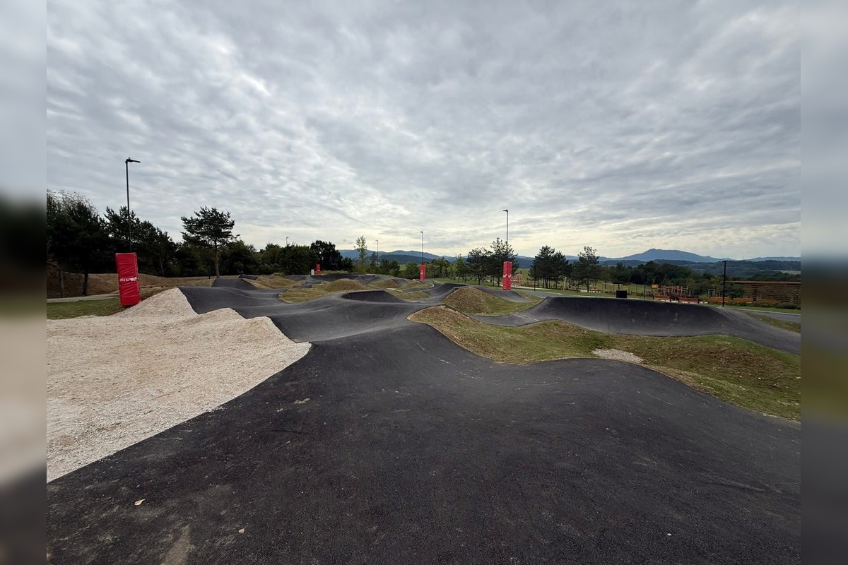 FOTO: Na Rozkvete v Považskej Bystrici finišujú práce na pumptracku, otvorenie plánujú o pár týždňov, foto 2