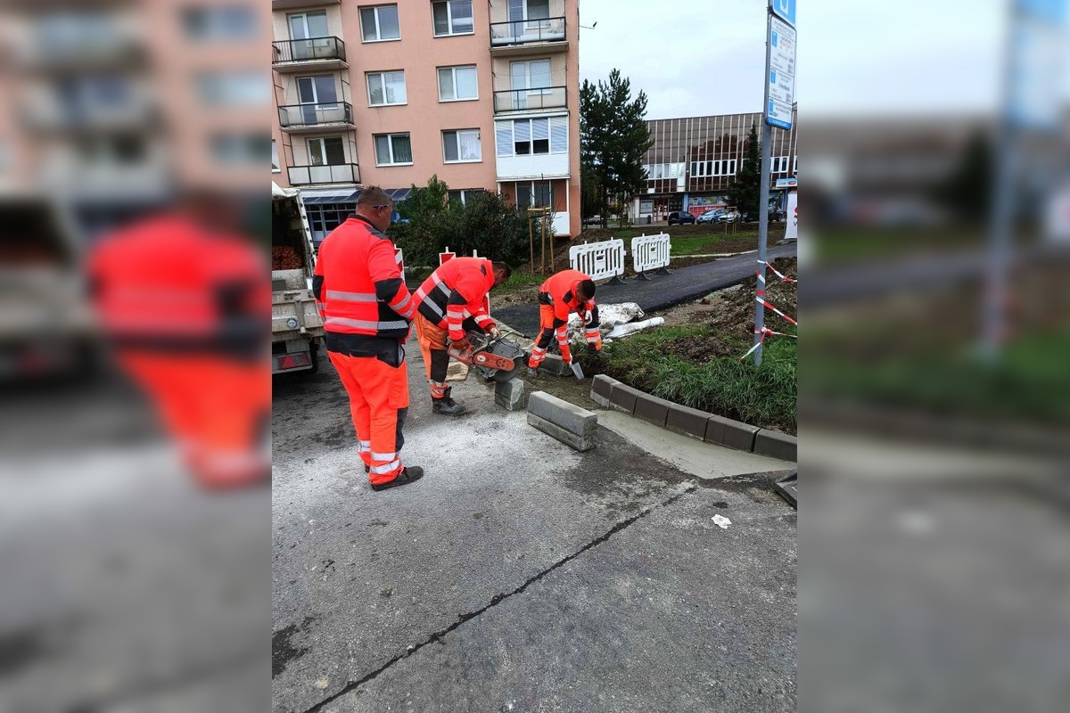 FOTO: Cyklisti v Partizánskom sa dočkajú, pribúdajú nové kilometre mestského cyklochodníka, foto 1
