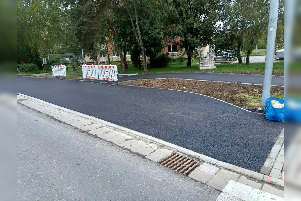 FOTO: Cyklisti v Partizánskom sa dočkajú, pribúdajú nové kilometre mestského cyklochodníka, foto 2