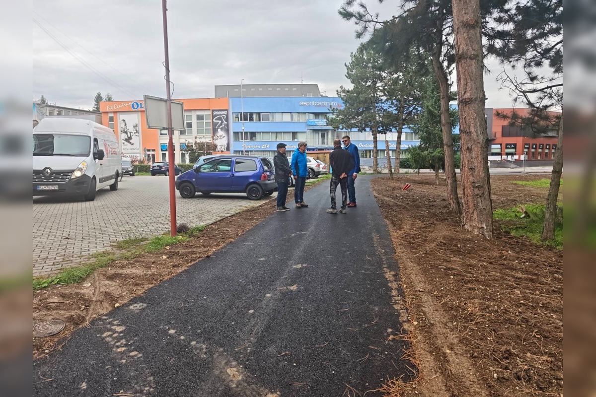 FOTO: Cyklisti v Partizánskom sa dočkajú, pribúdajú nové kilometre mestského cyklochodníka, foto 3