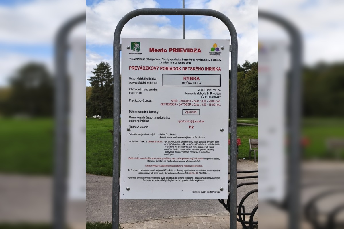 FOTO: Detské ihriská v Prievidzi sa stali terčom vandalov, tabule museli osadiť nanovo, foto 1