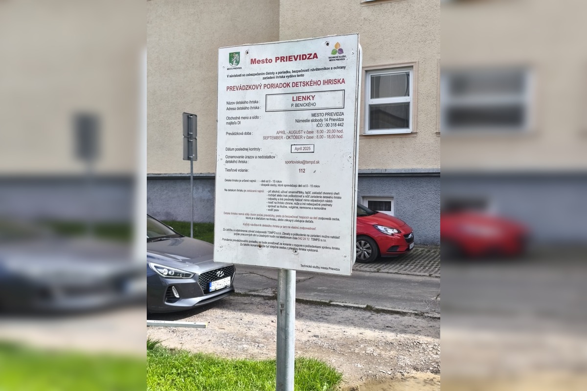 FOTO: Detské ihriská v Prievidzi sa stali terčom vandalov, tabule museli osadiť nanovo, foto 3