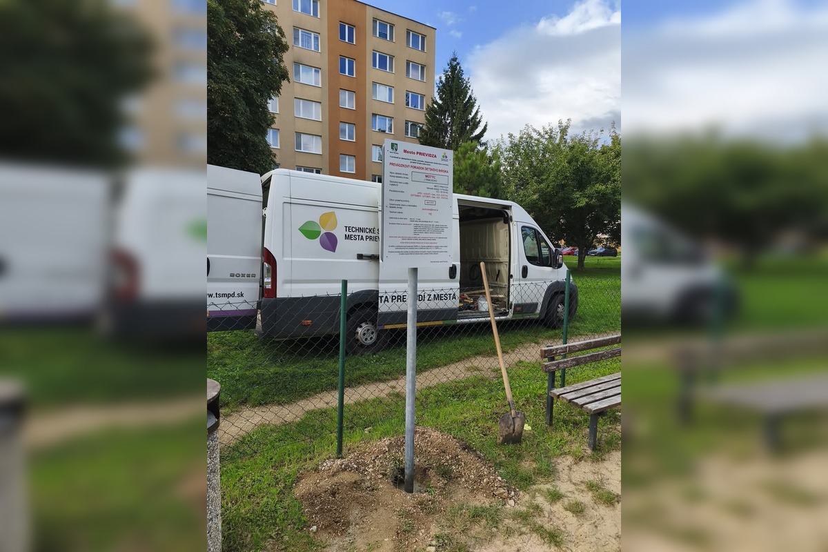 FOTO: Detské ihriská v Prievidzi sa stali terčom vandalov, tabule museli osadiť nanovo, foto 4