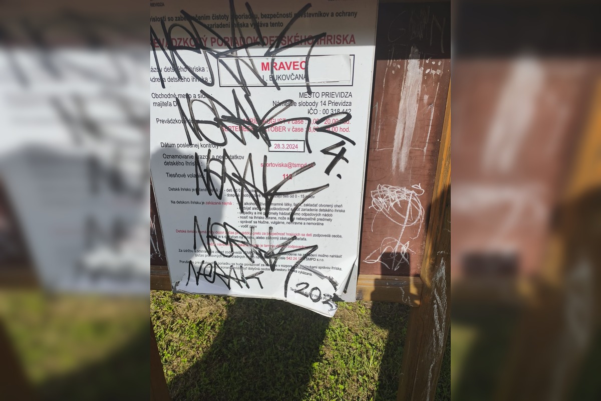 FOTO: Detské ihriská v Prievidzi sa stali terčom vandalov, tabule museli osadiť nanovo, foto 5
