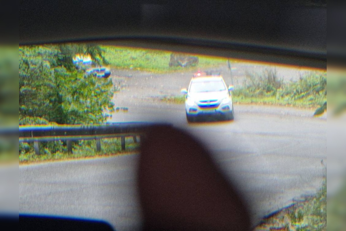 FOTO: Smerom od Prievidze na Kľak stojí v strede cesty cisterna, úsekom momentálne neprejdete, foto 1