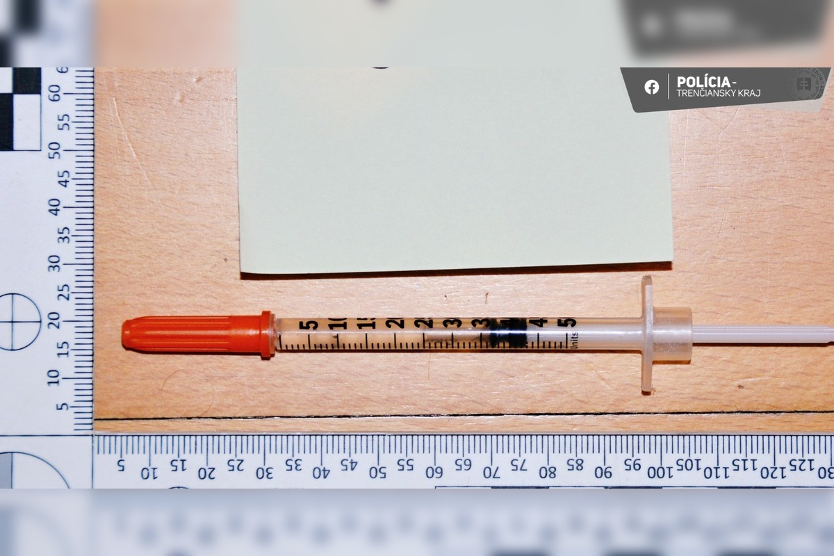 FOTO: Policajti v Trenčianskom kraji zadržali štyroch podozrivých z drogovej trestnej činnosti, foto 2
