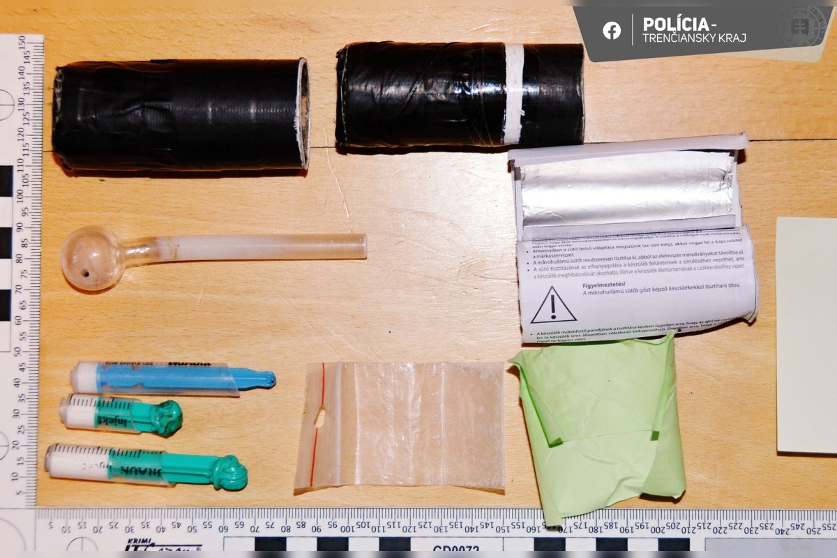 FOTO: Policajti v Trenčianskom kraji zadržali štyroch podozrivých z drogovej trestnej činnosti, foto 3
