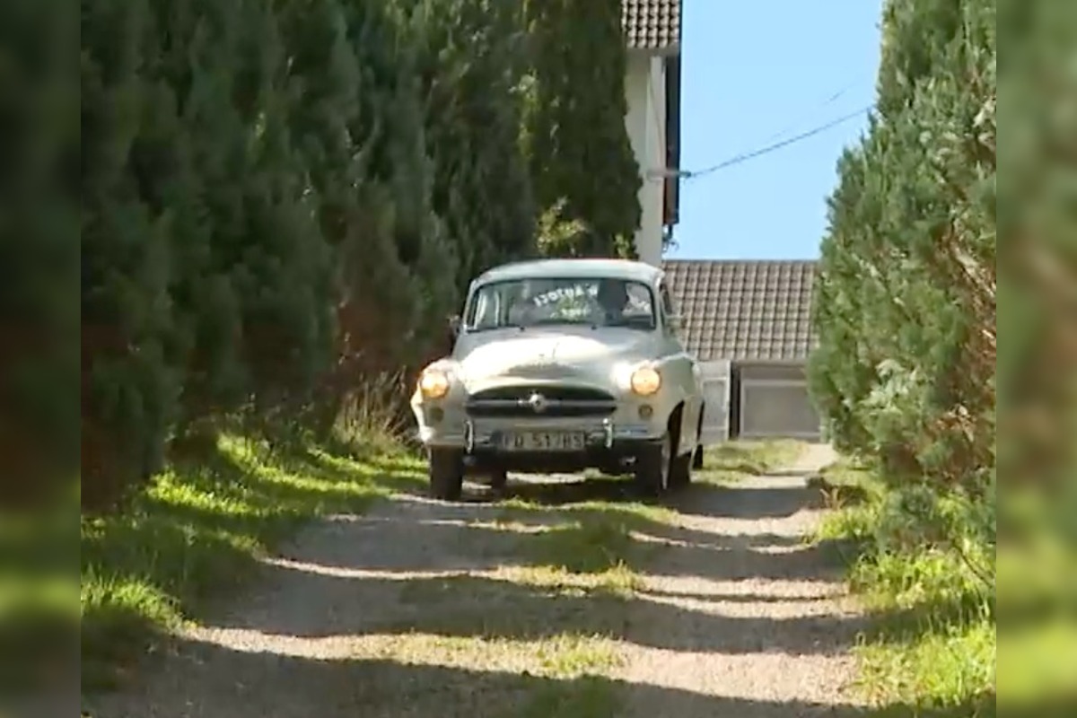 FOTO: Minulosť na štyroch kolesách, handlovskí manželia renovujú veterány a kočíky, foto 1