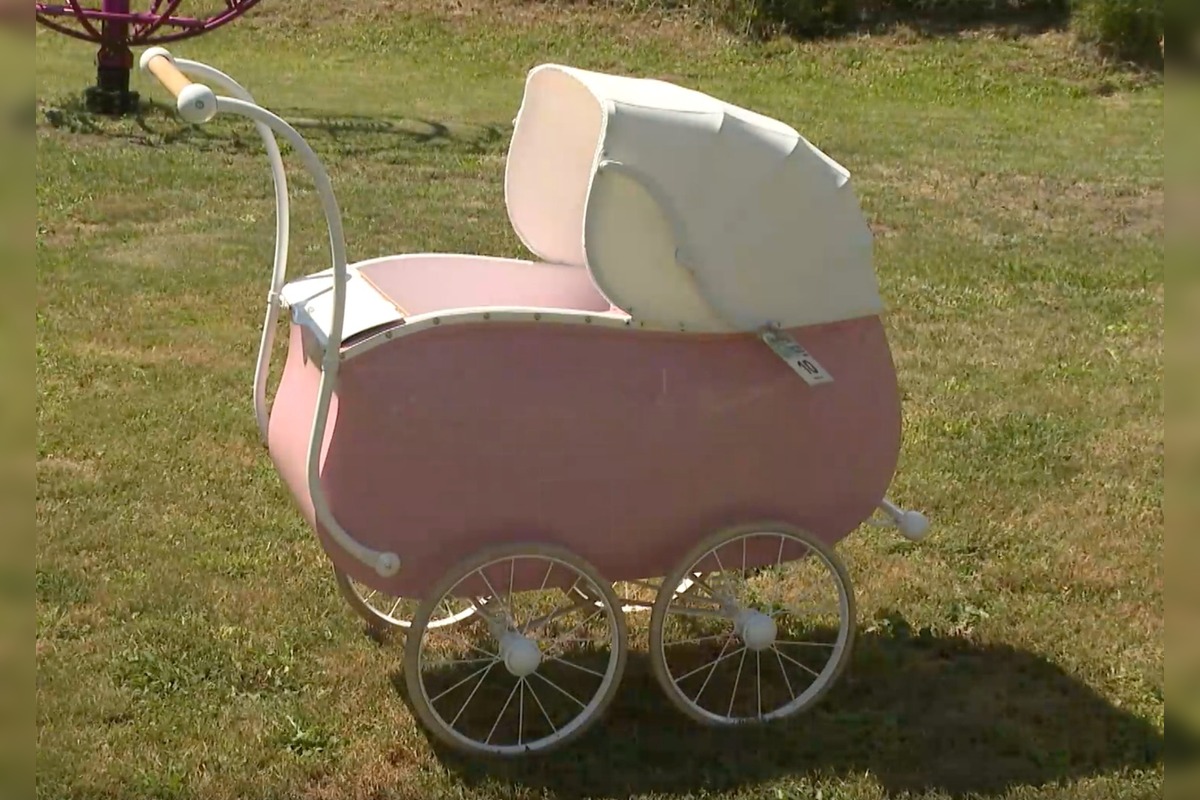 FOTO: Minulosť na štyroch kolesách, handlovskí manželia renovujú veterány a kočíky, foto 7