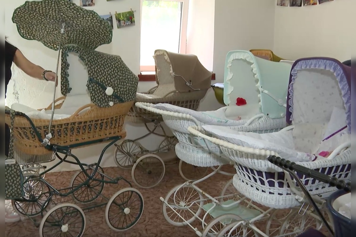 FOTO: Minulosť na štyroch kolesách, handlovskí manželia renovujú veterány a kočíky, foto 9