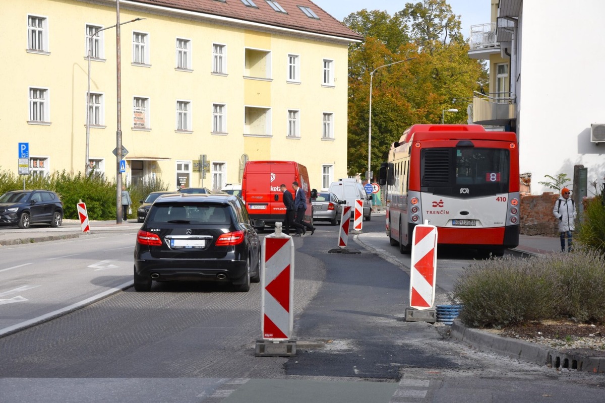 FOTO: MHD v Trenčíne presúva dočasne zastávky a trasy niektorých liniek , foto 1