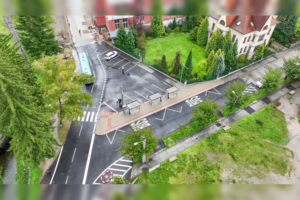 FOTO: Trenčianske Teplice majú nové autobusové nástupište, stavbárom sa ho podarilo dokončiť skôr, foto 2