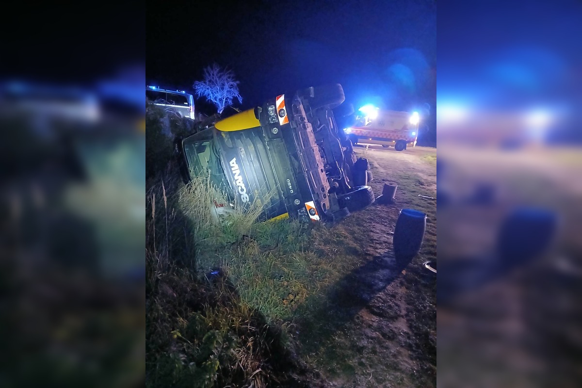 FOTO: Na ceste medzi Skačanmi a Hradišťom havarovala cisterna, ktorá skončila v priekope, foto 3