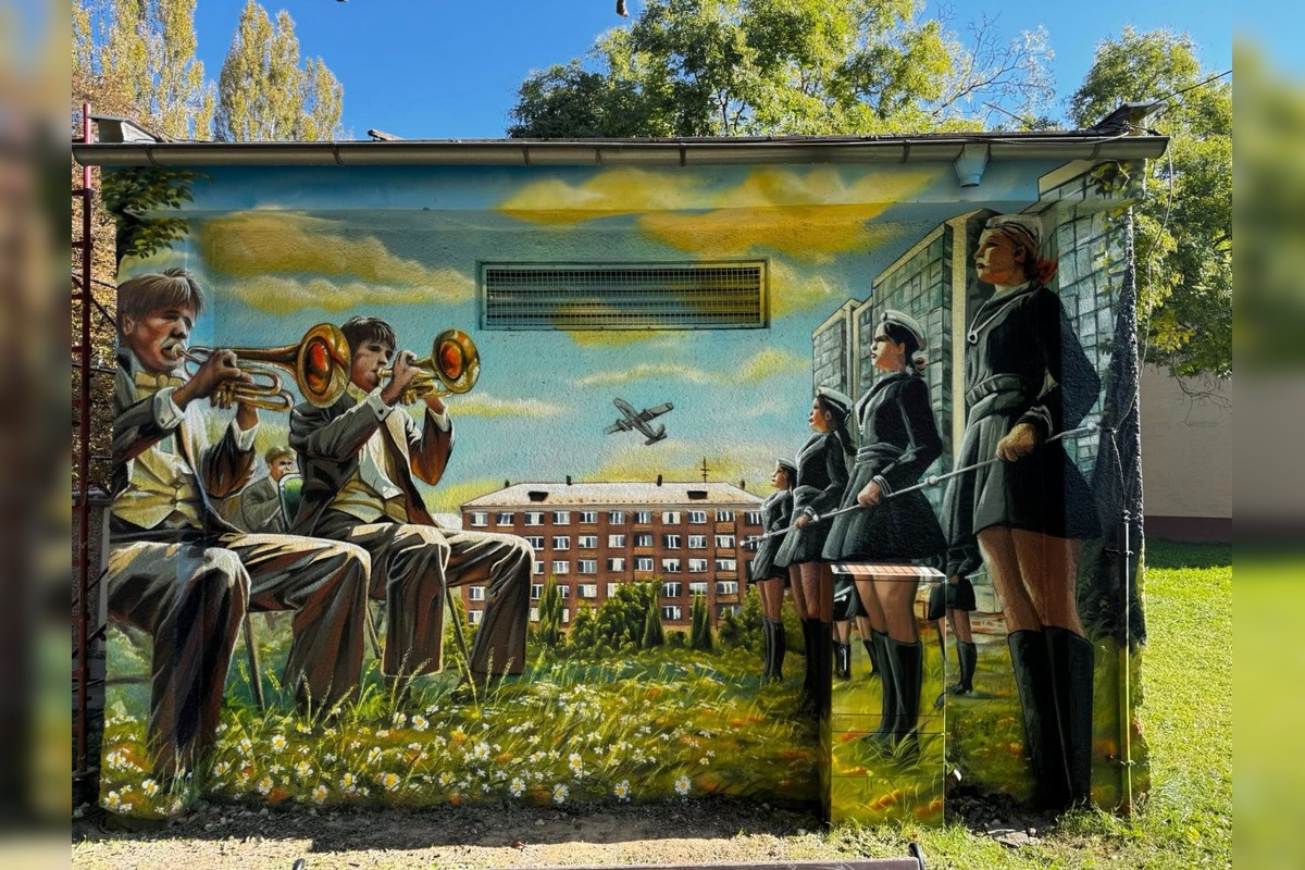 FOTO: Stará trafostanica dostala novú tvár, o maľby sa postaral známy grafiťák Martin Kremeň, foto 5